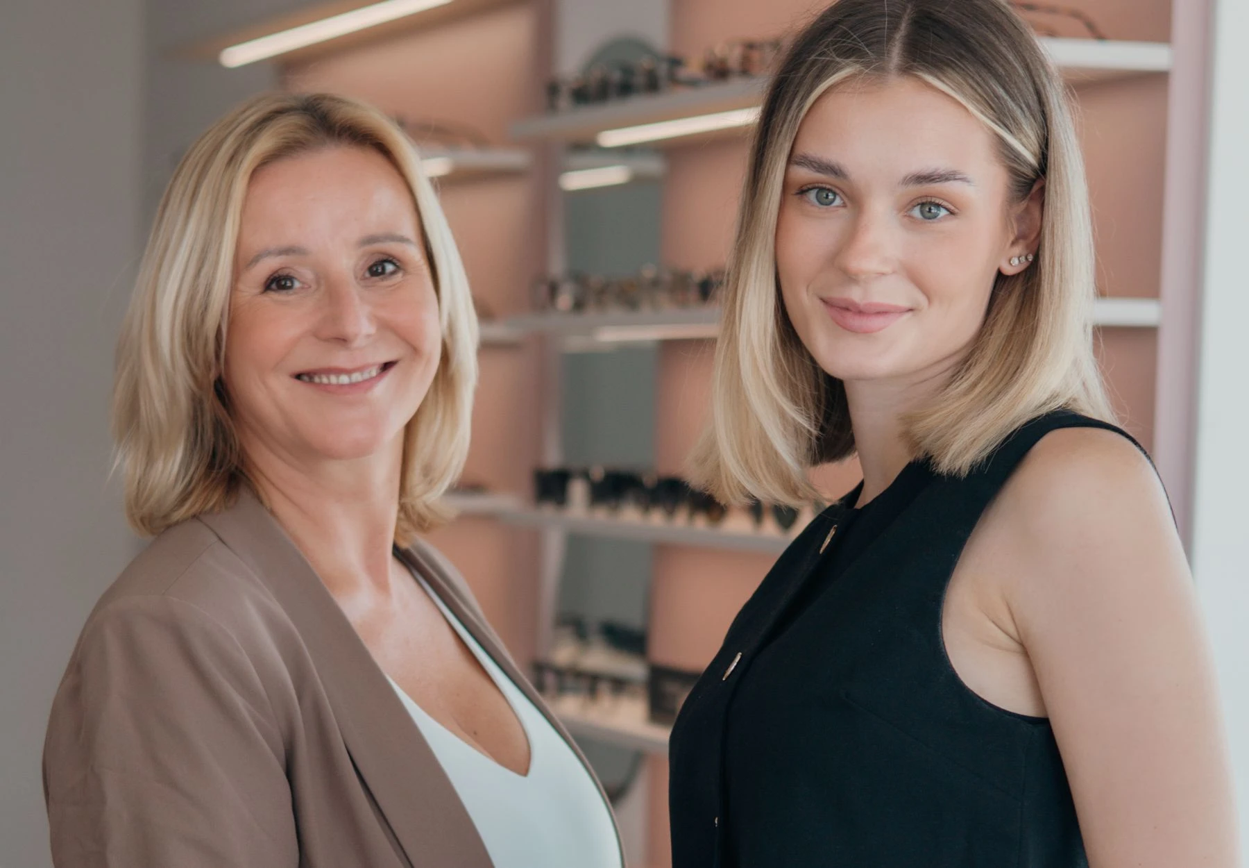 Zakladatelky Optiky Odyssea na prodejně
